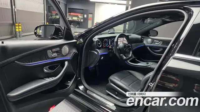 Mercedes-Benz E-Class 2022 — Photo 10/20