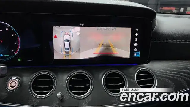 Mercedes-Benz E-Class 2022 — Photo 15/20