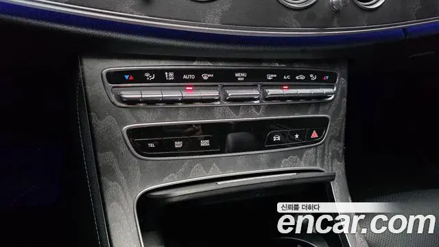 Mercedes-Benz E-Class 2022 — Photo 17/20