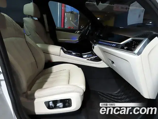 BMW X7 2023 — Photo 18/20