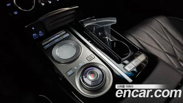 Genesis Electrified G80 2022 — Photo 9/20