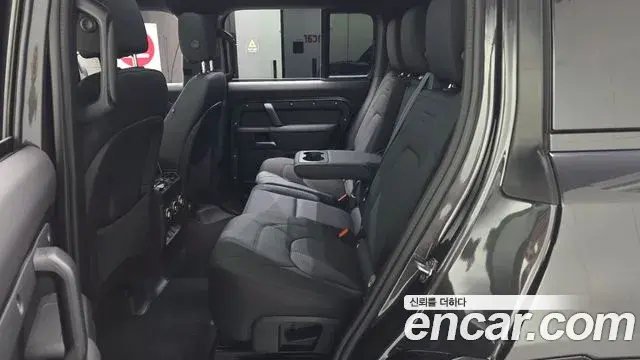 Land Rover Defender 2025 — Photo 4/20