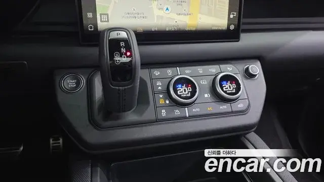 Land Rover Defender 2025 — Photo 13/20