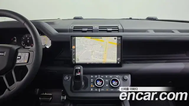 Land Rover Defender 2025 — Photo 14/20