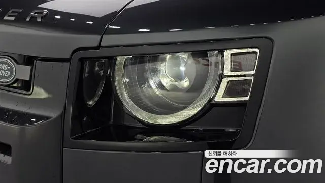 Land Rover Defender 2025 — Photo 17/20