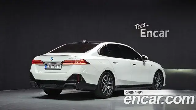 BMW 5 Series 2024 — Photo 2/20