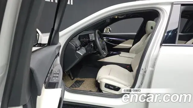 BMW 5 Series 2024 — Photo 10/20