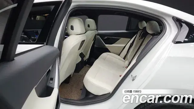 BMW 5 Series 2024 — Photo 18/20