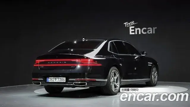 Genesis G90 2023 — Photo 2/20