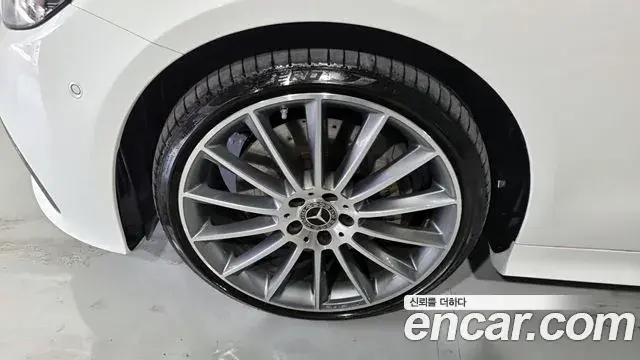 Mercedes-Benz E-Class 2021 — ფოტო 4/20
