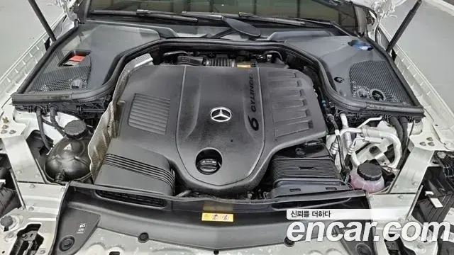 Mercedes-Benz E-Class 2021 — ფოტო 7/20