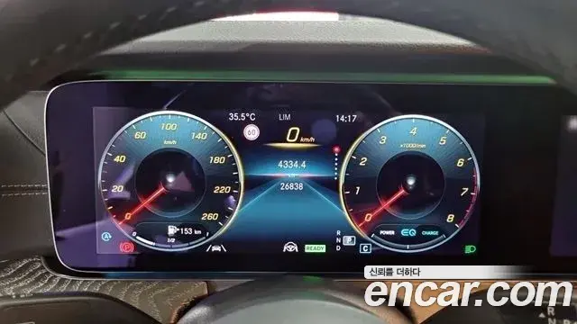 Mercedes-Benz E-Class 2021 — ფოტო 14/20