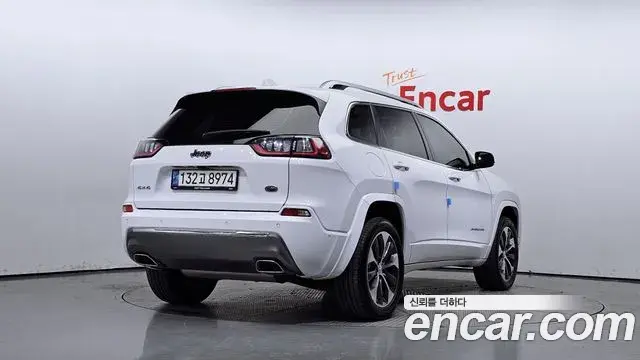 Jeep Cherokee 2021 — ფოტო 2/20
