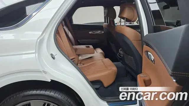 Genesis GV70 2024 — ფოტო 14/20