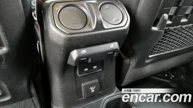 Jeep Gladiator 2021 — Фото 19/20
