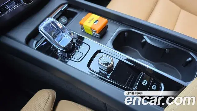 Volvo XC60 2025 — Photo 17/20