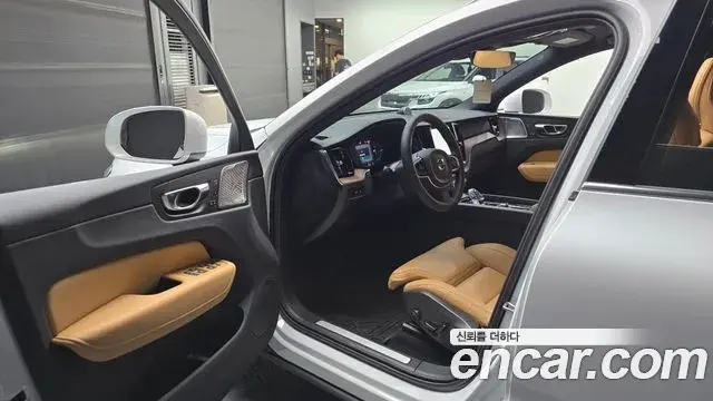 Volvo XC60 2025 — Photo 13/20