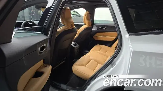 Volvo XC60 2025 — Photo 10/20
