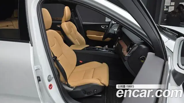 Volvo XC60 2025 — Photo 20/20