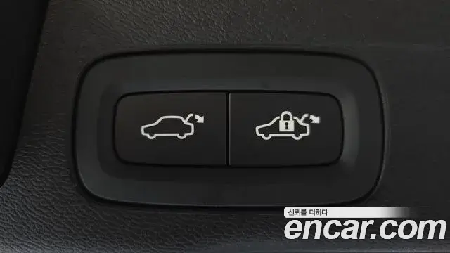 Volvo XC60 2025 — Photo 2/20