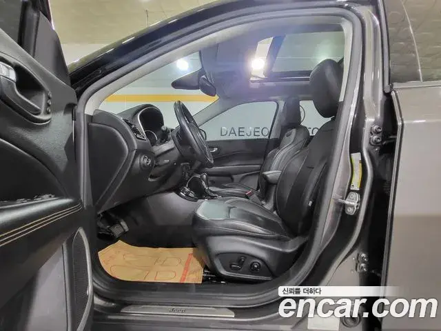Jeep Compass 2020 — Photo 14/20