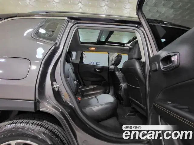 Jeep Compass 2020 — Photo 19/20
