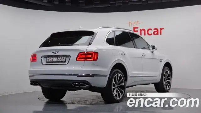 Bentley Bentayga 2019 — Photo 14/20