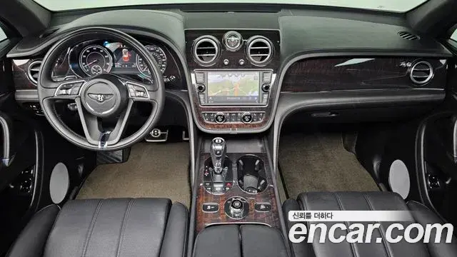 Bentley Bentayga 2019 — Photo 12/20