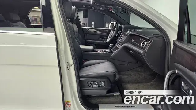 Bentley Bentayga 2019 — Photo 19/20