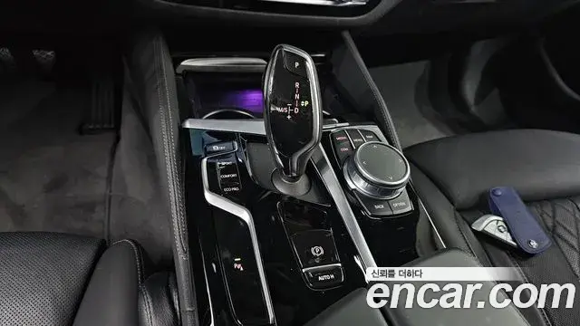 BMW 5 Series 2020 — Photo 12/20