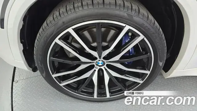 BMW X5 2019 — ფოტო 13/20