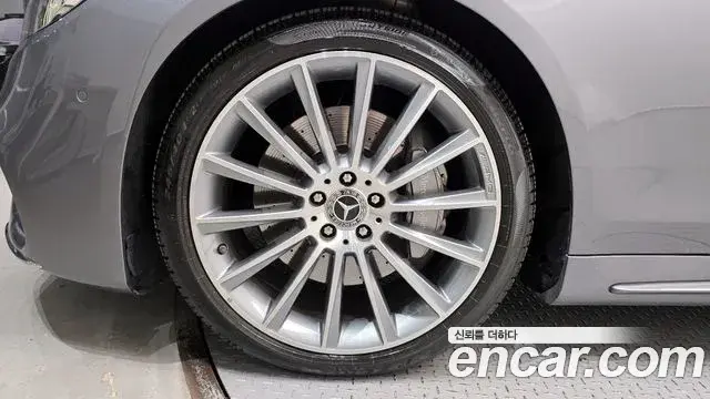 Mercedes-Benz S-Class 2018 — Photo 8/20