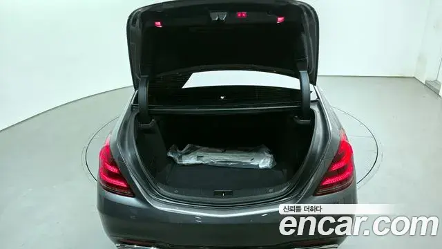 Mercedes-Benz S-Class 2018 — Photo 11/20