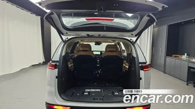Kia Carnival 2023 — Şəkil 19/20