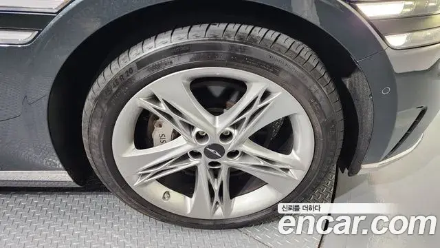Genesis G90 2022 — Photo 4/20