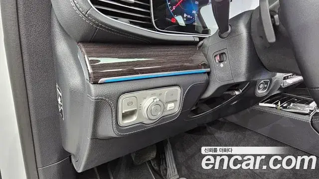 Mercedes-Benz GLE-Class 2022 — ფოტო 8/20