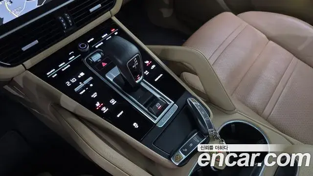 Porsche Cayenne 2019 — Фото 9/20