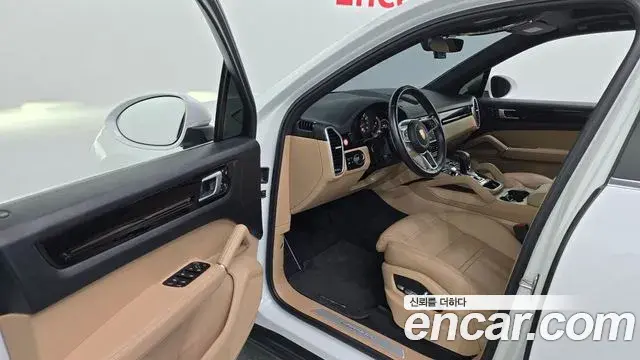 Porsche Cayenne 2019 — Фото 10/20