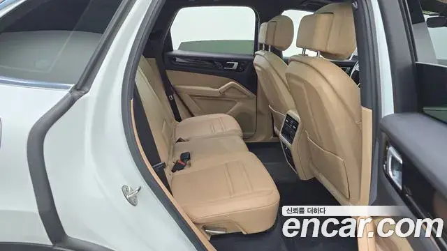 Porsche Cayenne 2019 — Фото 12/20