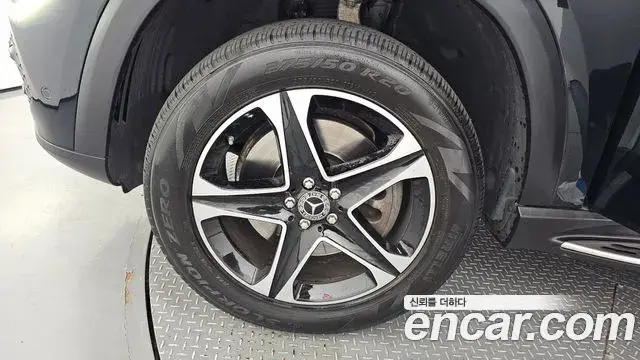 Mercedes-Benz GLE-Class 2021 — Photo 11/20