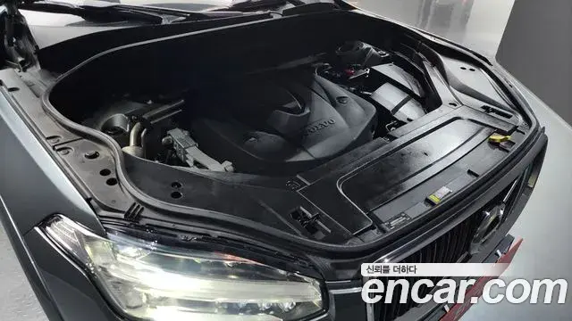 Volvo XC90 2018 — ფოტო 8/20
