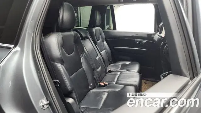 Volvo XC90 2018 — ფოტო 19/20
