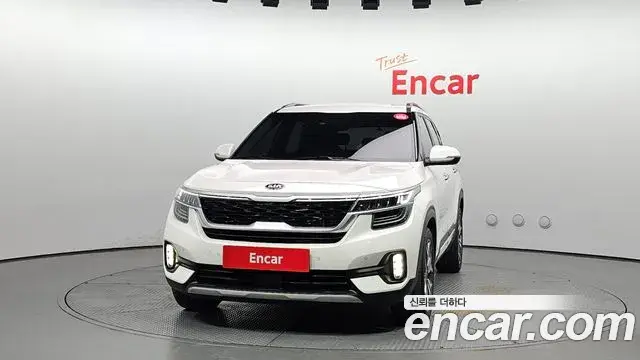 Kia Seltos 2021 — ფოტო 17/20