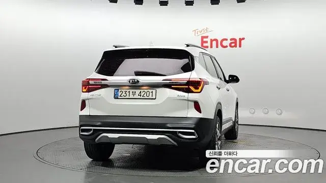 Kia Seltos 2021 — ფოტო 6/20