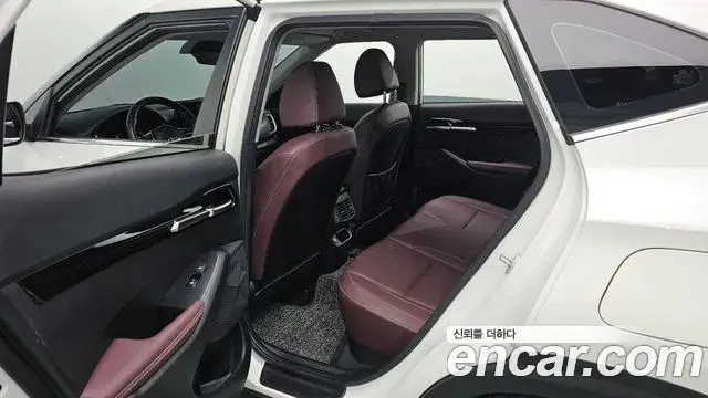 Kia Seltos 2021 — ფოტო 18/20