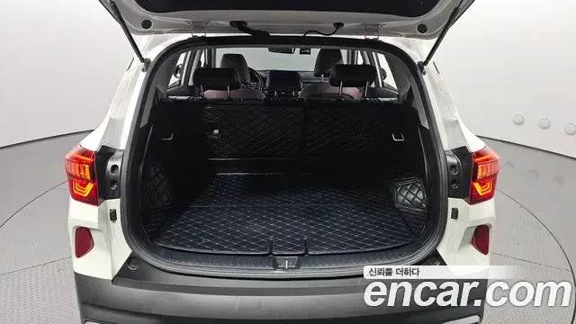 Kia Seltos 2021 — ფოტო 8/20