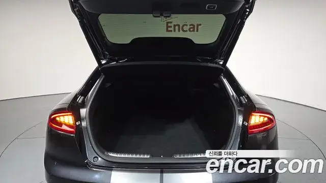 Kia Stinger 2018 — Şəkil 15/20