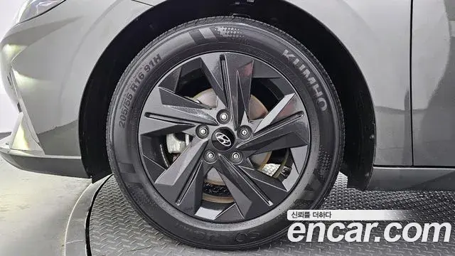 Hyundai The New Avante Hybrid 2021 — Photo 5/20