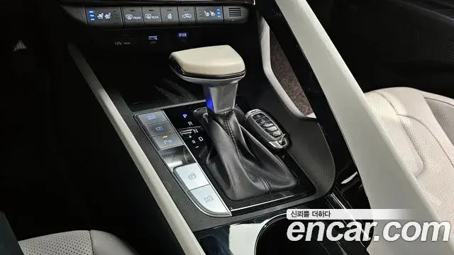 Hyundai The New Avante Hybrid 2021 — Photo 6/20