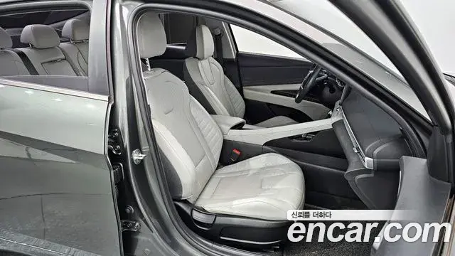 Hyundai The New Avante Hybrid 2021 — Photo 12/20